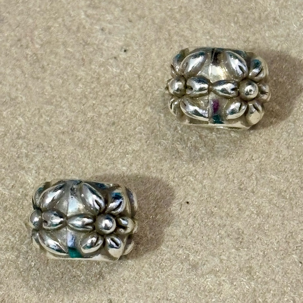 Two 🆕 Brighton Wildflower beads Narrow Matte finish Raised design Retired - Picture 2 of 4